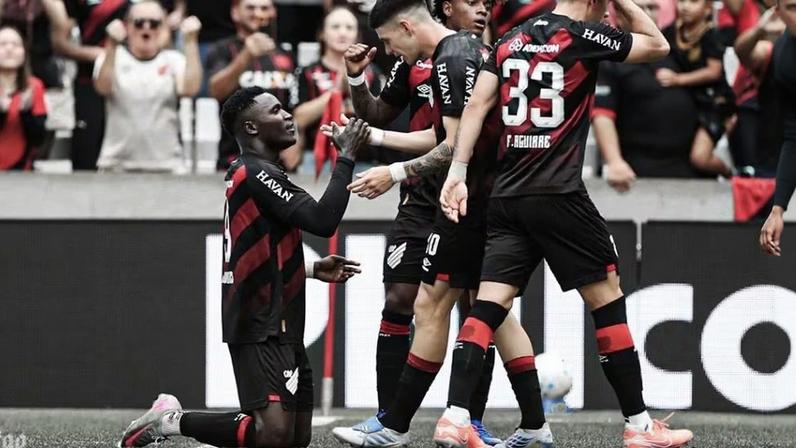 Athletico vence Chapecoense e mantém posição entre os primeiros