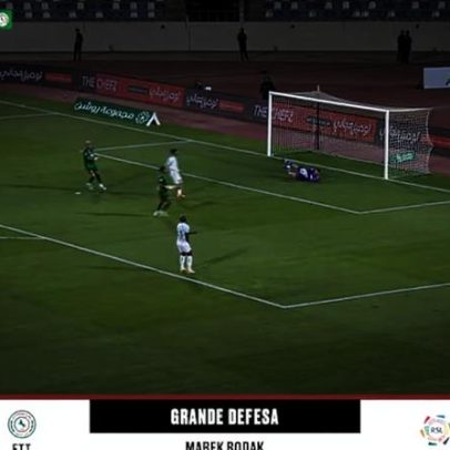 Al Ettifaq vence Al Akhdoud por 3 a 1 com atuação de Rodak na defesa