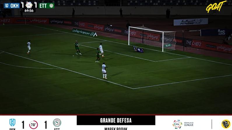 Al Ettifaq vence Al Akhdoud por 3 a 1 com atuação de Rodak na defesa