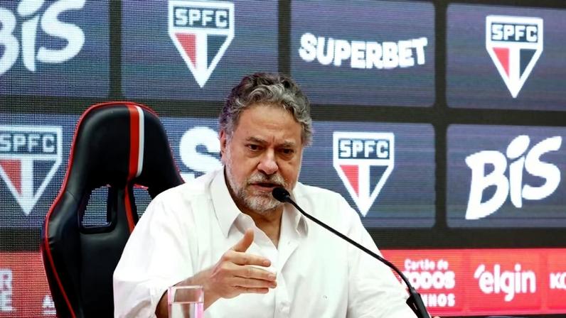Júlio Casares renunciou à presidência do São Paulo em meio a investigações sobre sua gestão e processo interno de afastamento.