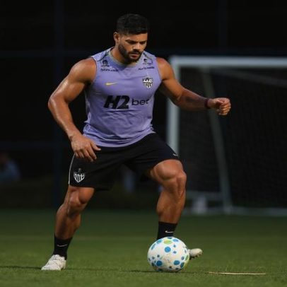 Hulk treina à parte antes de reunião decisiva com diretoria do Atlético-MG