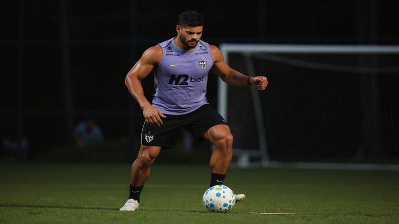 Hulk treina na cidade do galo (Foto: Daniela Veiga / Atlético)