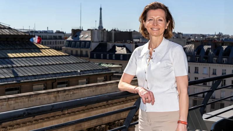 Beatrice Cossa-Dumurgier nos escritórios da Revolut em Paris. (Foto: Nathan Laine/Bloomberg)