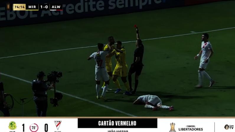 João Victor é expulso e Mirassol fica com um a menos