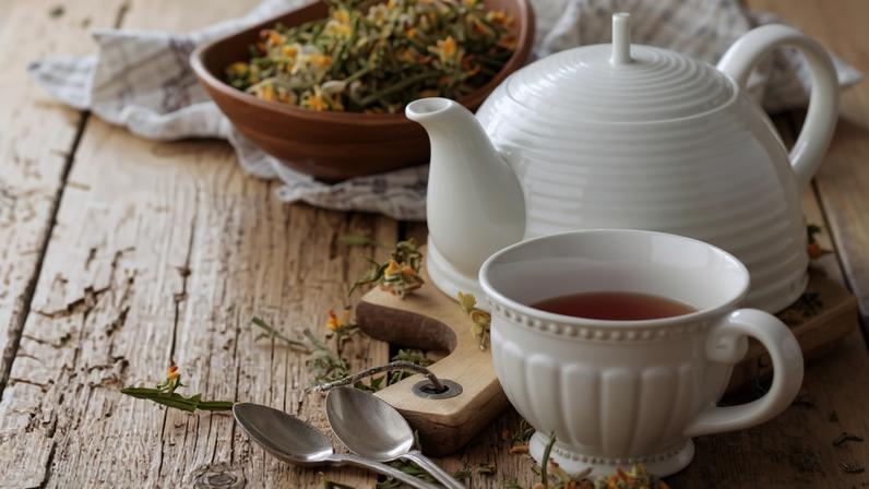 Chás naturais: 7 plantas que exigem cautela no consumo