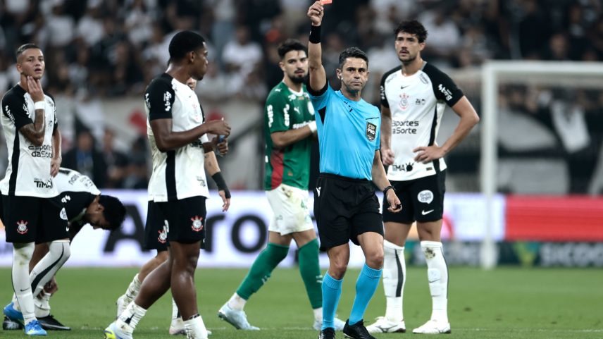 Com dois a menos, Corinthians segura o empate contra o Palmeiras