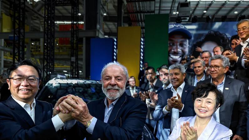 Lula inaugurou a fábrica da BYD em Camaçari (BA) ao lado de líderes chineses da empresa