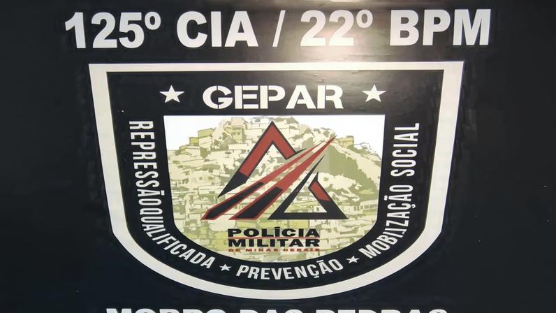 40 pinos de cocaína e R$ 79 reais em dinheiro, foram apreendidos.