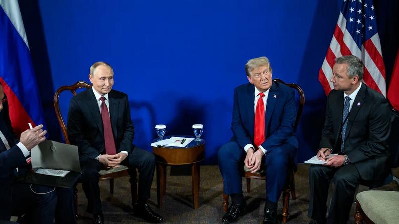 Presidentes russo e americano, Vladimir Putin e Donald Trump, são citados em relatório da Anistia Internacional