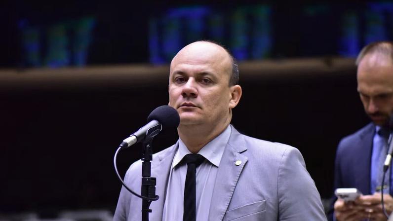 O líder da oposição, cabo Gilberto Silva, apresentou pedido de impeachment do ministro Gilmar Mendes