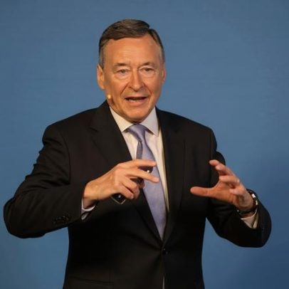 Indra adia plano para buscar alternativas à compra de Escribano