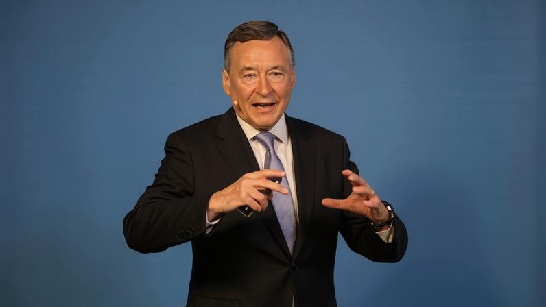 Indra adia plano para buscar alternativas à compra de Escribano