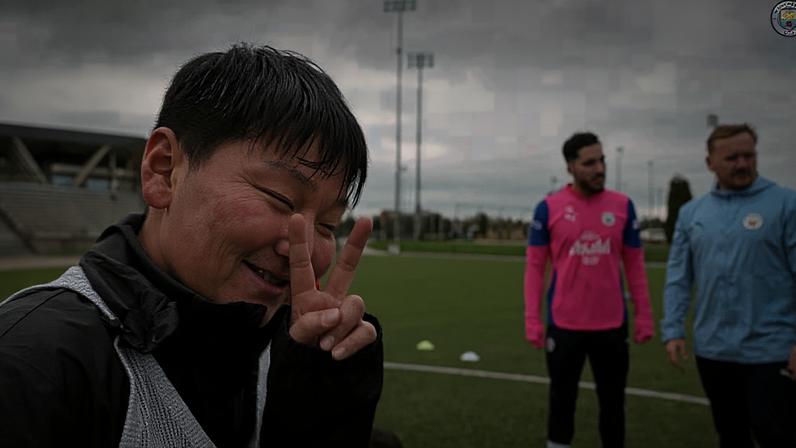 Cherki recria assistência icônica com crianças coreanas