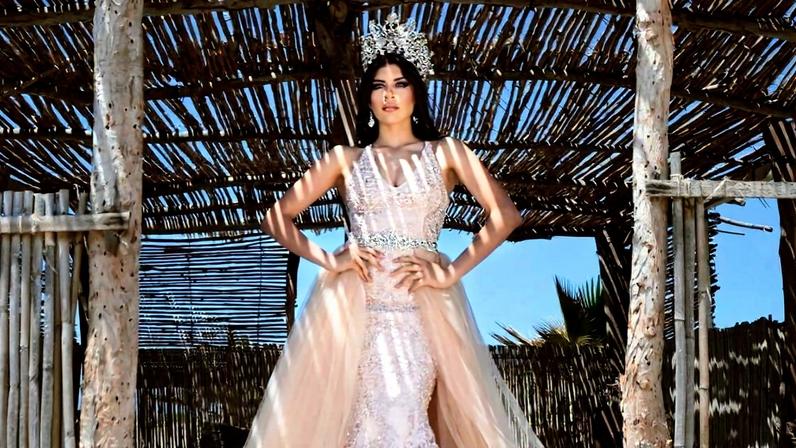 Carolina Flores Gómez venceu o concurso Miss Teen Universe Baja California em 2017