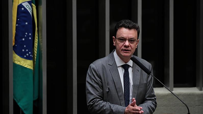 Odair Cunha (PT-MG) é o favorito para a disputa ao TCU e conta com apoio de Hugo Motta