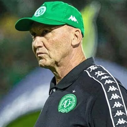 Chapecoense demite o técnico Gilmar Dal Pozzo