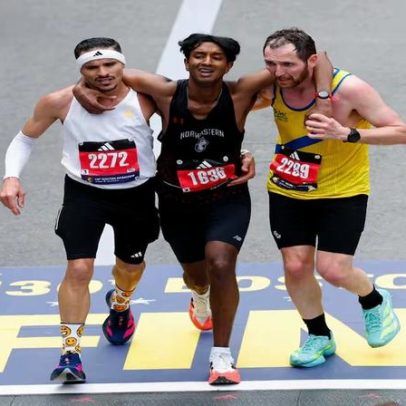 Brasileiro é chamado de herói ao ajudar corredor debilitado na Maratona de Boston