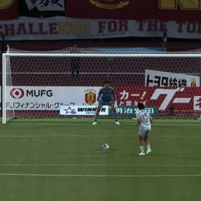 Nagoya Grampus e Avispa Fukuoka: pênalti marcado por Yumatsujioka