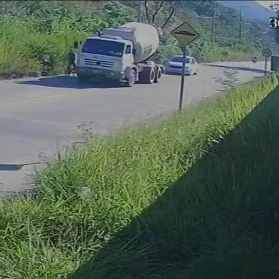 Ciclista morre atropelado por caminhão em avenida de Sabará, Grande BH