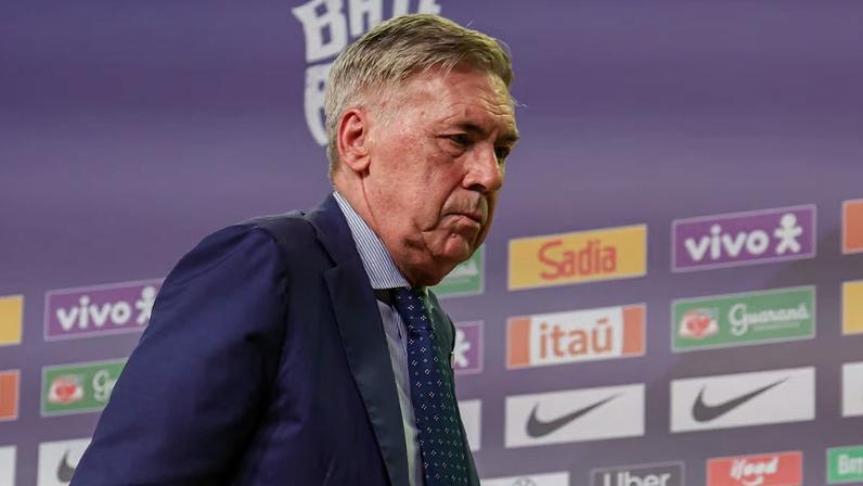 Ausência do defensor abre disputa por posição carente; improvisação na lateral direita deve guiar escolhas de Carlo Ancelotti