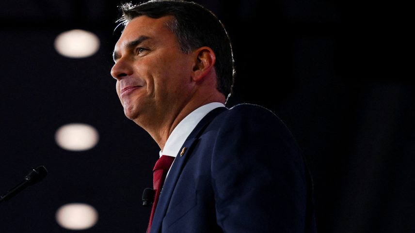 Flávio Bolsonaro disse que voos tiveram caráter privado