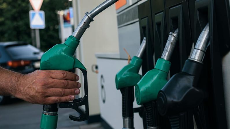 Gasolina em alta: o que é verdade e o que é mito sobre a economia