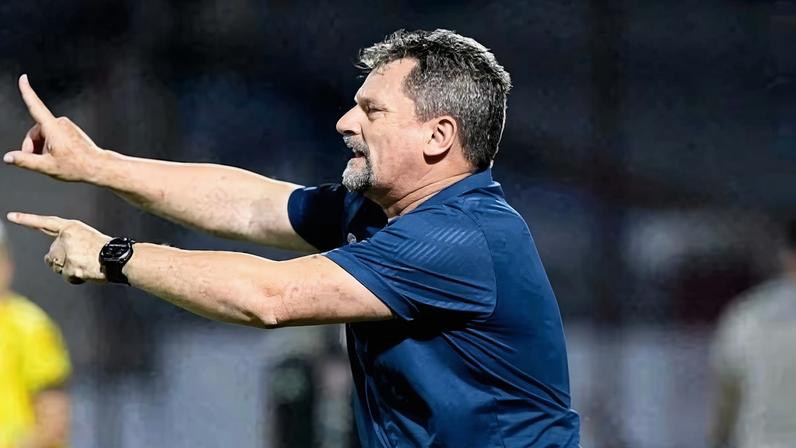 Chapecoense contrata o técnico Fábio Matias, ex-Portuguesa e Botafogo