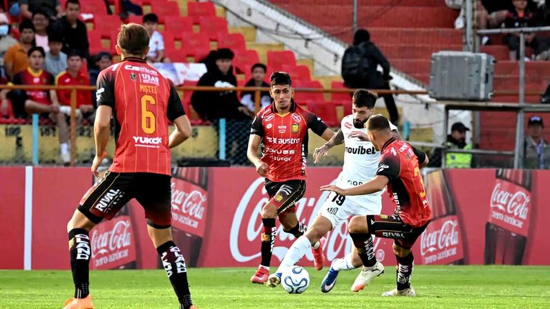 Santos perde para Deportivo Cuenca com gol olímpico em jogo na altitude