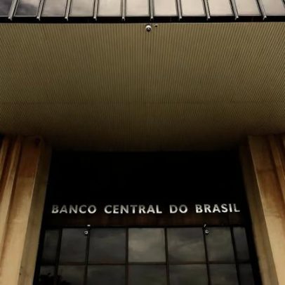 Incertezas levam a leve corte de juros entre Irã e contas públicas