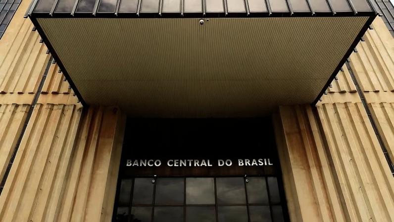 Incertezas que levam a pequeno corte nos juros vão da guerra no Irã à tensão nas contas públicas