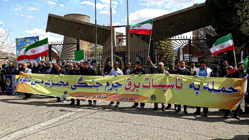 Iranianos protestaram em frente a uma usina na região de Kermanshah, no Irã