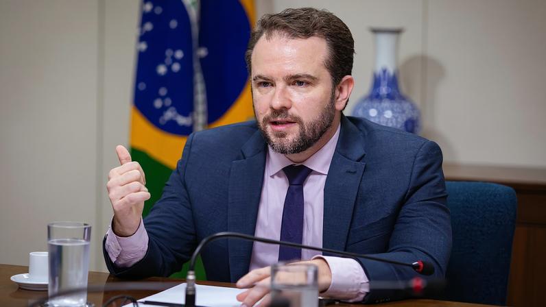 Durigan assume Fazenda sob pressão fiscal, herdando desafios de Haddad