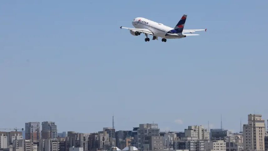 Combustível será cerca de 45% dos custos operacionais das companhias aéreas, diz Abear