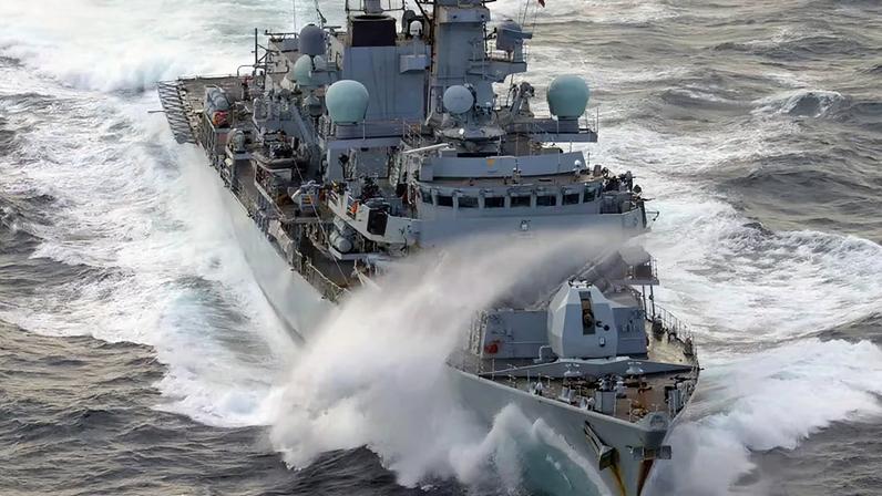 O Reino Unido deslocou a Fragata HMS St Albans após a detecção de atividades russas em seu litoral