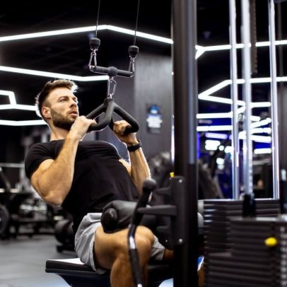 Musculação pode reduzir riscos de doenças hepáticas