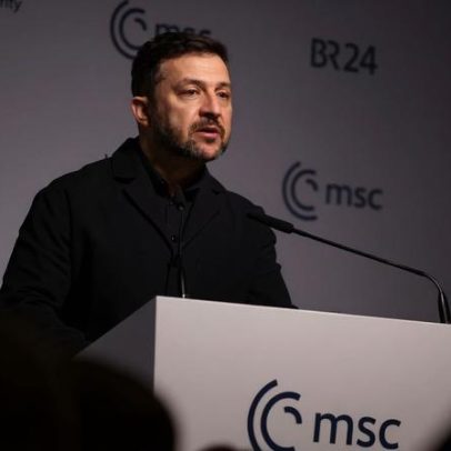 Zelensky afirma que oleoduto Druzhba está pronto e cobra €90 bilhões da UE