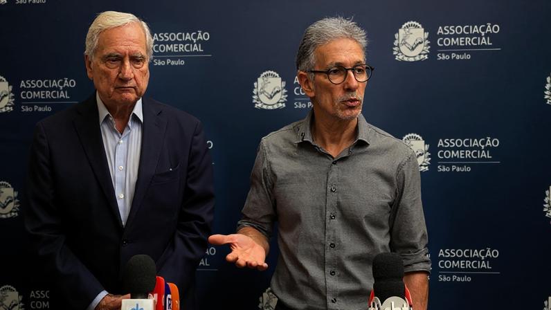 Durante entrevista a jornalistas, Zema também criticou a política econômica do governo federal; na imagem, Alfredo Cotait Neto (esq.) e Romeu Zema (dir.)
