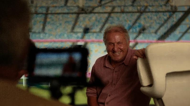 Zico em gravação no Maracanã (Foto: Divulgação)