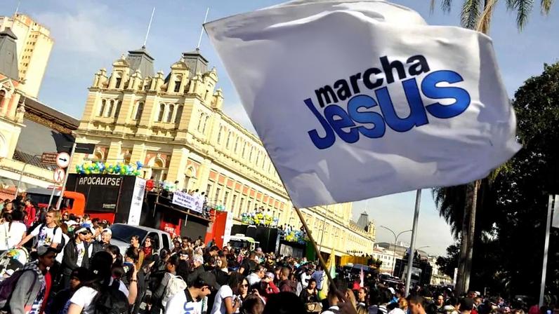 A Marcha para Jesus seguirá até a praça Heróis da FEB (zona norte), onde haverá shows de música gospel até às 21h30