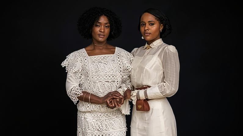 Niara (Erika Januza) e princesa Alika (Duda Santos) vivem mãe e filha em "A Nobreza do Amor"