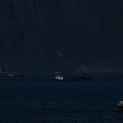 Estreito de Hormuz é fechado novamente, diz Irã, após ataques a navios