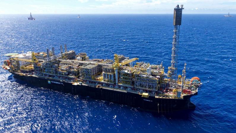 A plataforma P-74, que opera no pré-sal da Bacia de Santos, é uma das que capturam e reinjetam CO2. Foto: André Ribeiro/Agência Petrobras