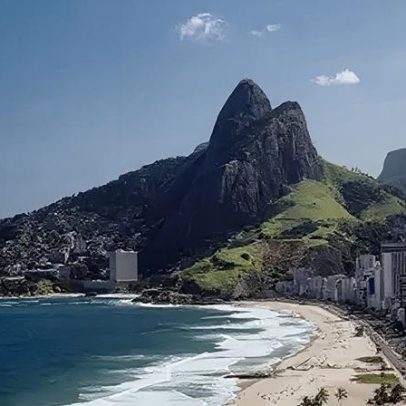 Polícia troca tiros com gangue de favela prende 200 turistas no morro
