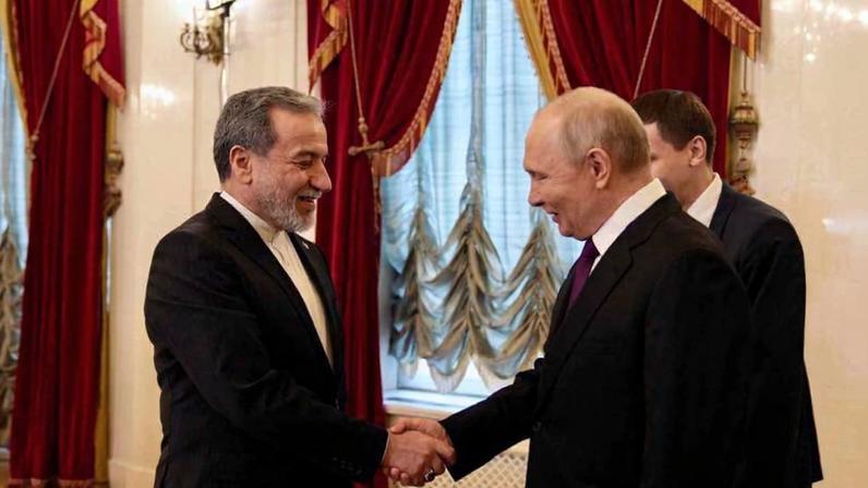Encontro do chanceler do Irã Abbas Araghchi, e do presidente russo Vladimir Putin