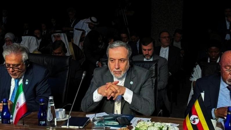 O chanceler iraniano, Abbas Araghchi (foto), disse, no entanto, que “as portas da diplomacia nunca se fecharão”
