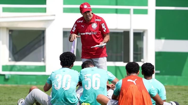 Abel Ferreira durante treino do Palmeiras durante a data Fifa