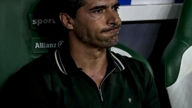 Abel Ferreira foi denunciado após tecer críticas ao VAR