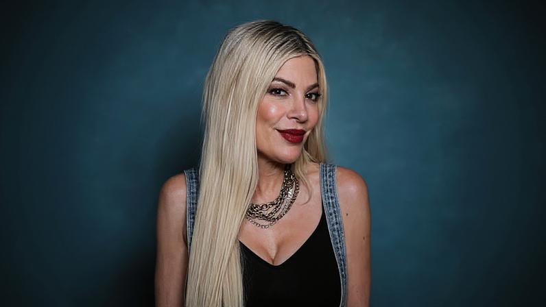 A atriz Tori Spelling