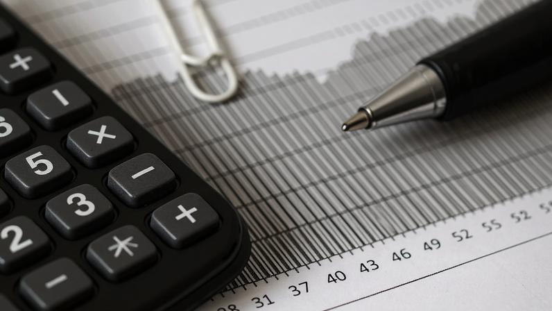 Adaptação ao novo sistema de impostos exige revisão de processos e integração entre sistemas fiscais e de gestão. (Pixels/Divulgação)
