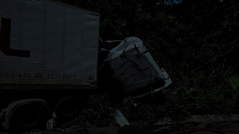 Acidente com quatro veículos deixa dois feridos na BR-251, no Norte de Minas